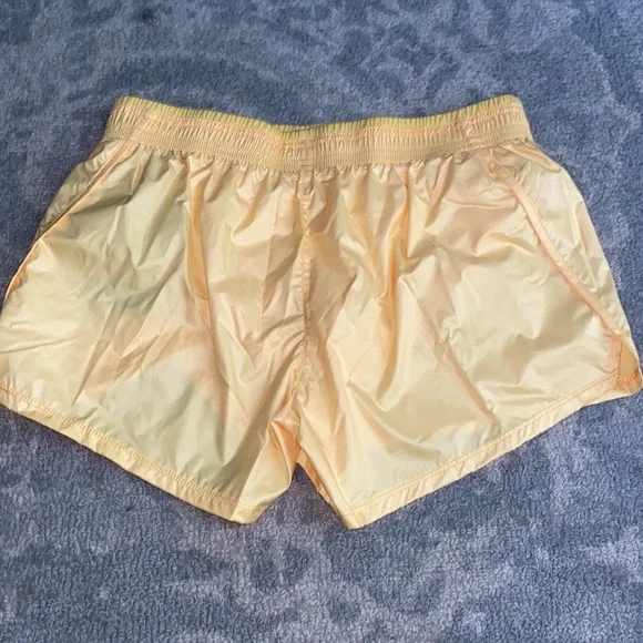 Nike Swoosh Run Women’s Running Shorts, NWT Size Medium - Picture 5 of 7